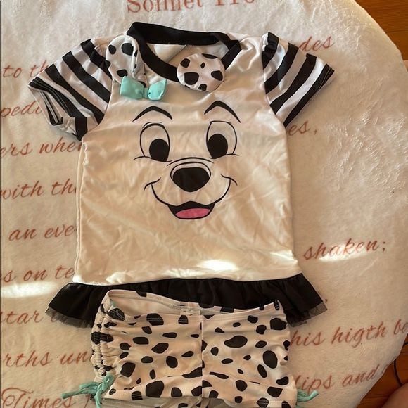 Disney Store 101 Dalmatians Rash Guard Swimsuit 2pc UPF 50+ Girls size 4