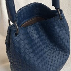Bottega Veneta Intrecciato Blue Nappa Leather Hobo Shoulder Bag Made in Italy With COA