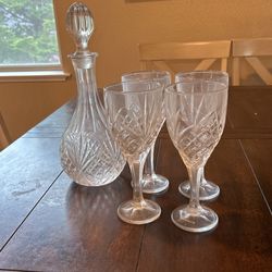 Crystal Decanter With 4 Glasses