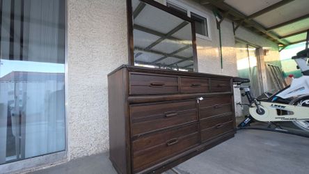 7-Drawer Bedroom Dresser