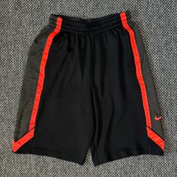 NIKE DRI-FIT SHORTS SIZE MEDIUM