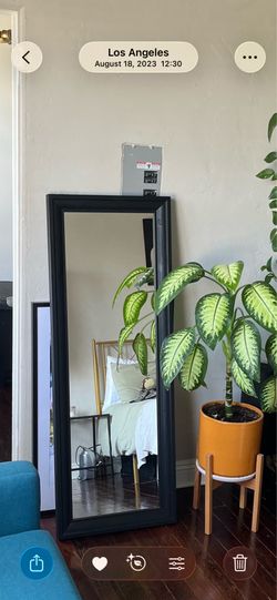 Wall mirror