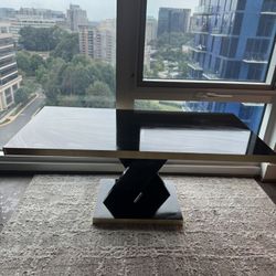 BEAUTIFUL BLACK AND GOLD COFFEE TABLE