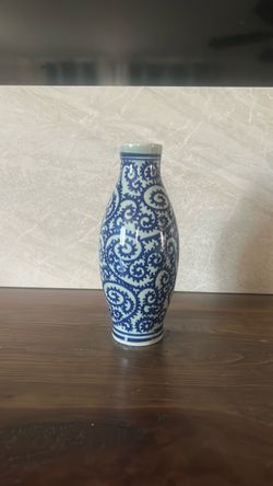 Ceramic bud vase