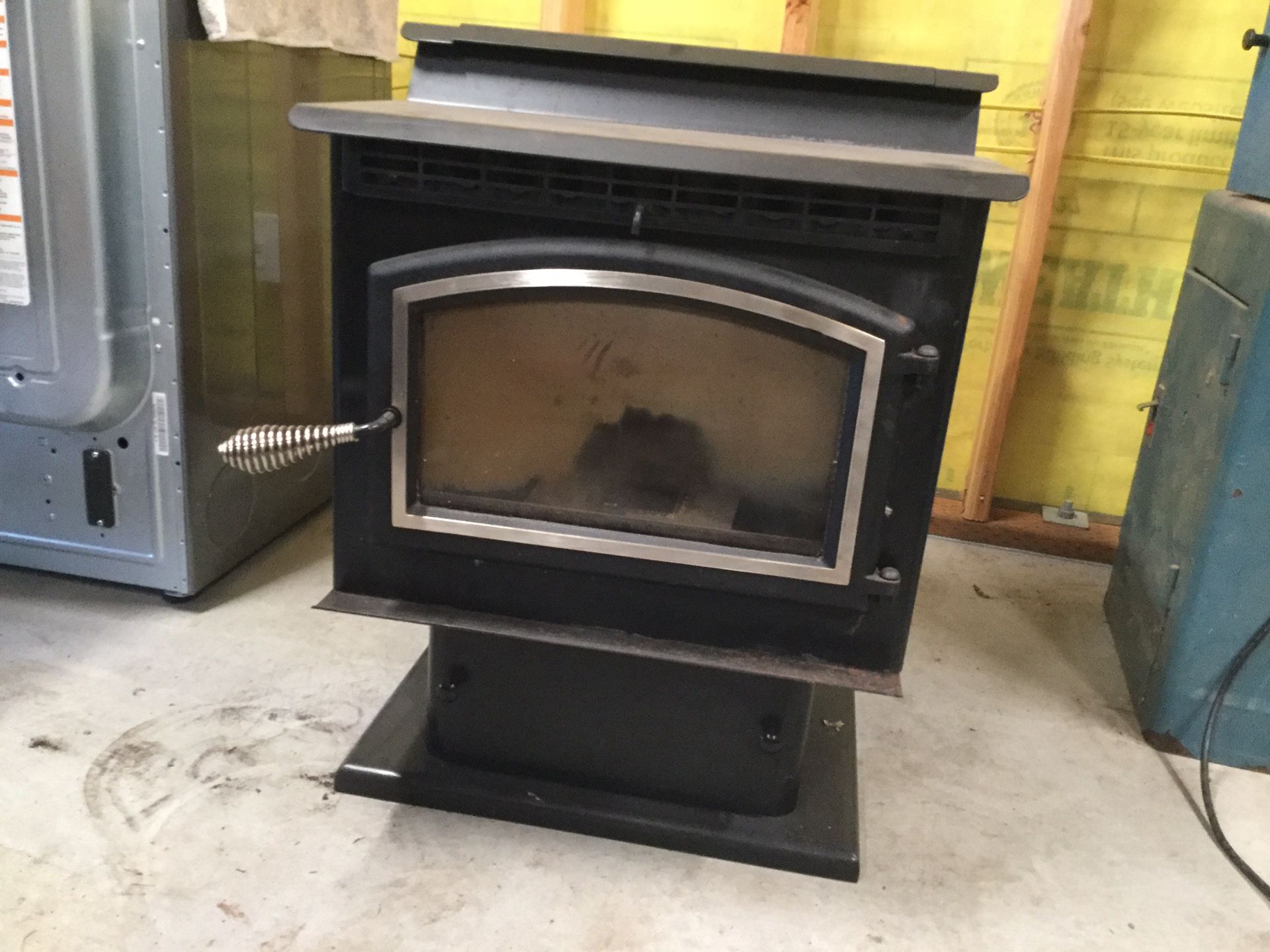 Breckwell Pellet stove a leader in the pellet stove Industry and known for  its excellence in Quality and Endurance. This work horse will heat up to a  for Sale in Yelm, WA -
