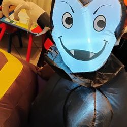 Big Halloween Inflatable Vampire With Coffin 