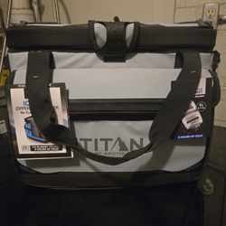 Titan Men Or Women Lunch Pale Large New 