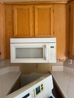 Free over the range microwave