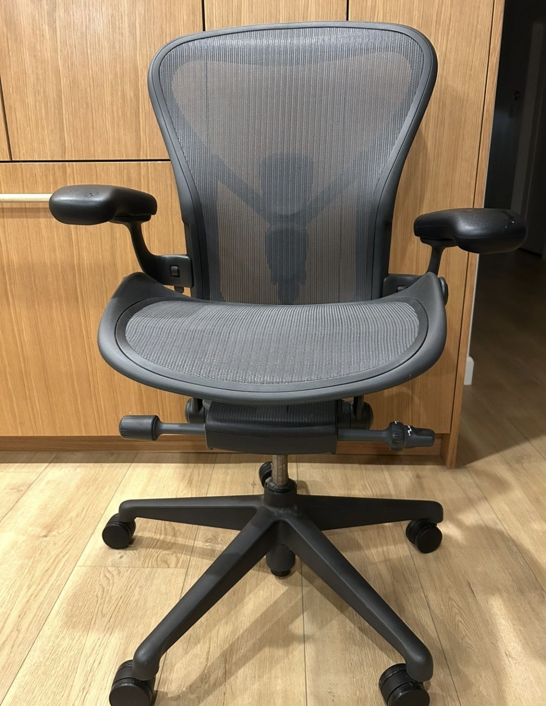 (New Condition) Herman Miller Remastered Aeron B