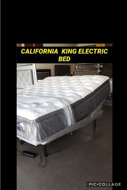CALIFORNIA KING ELECTRIC BED HEAD AND FOOT UP AND DOWN MOVEMENT WITH STEARNS & FOSTER MATTRESS 
