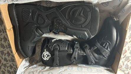 Dirt bike boots