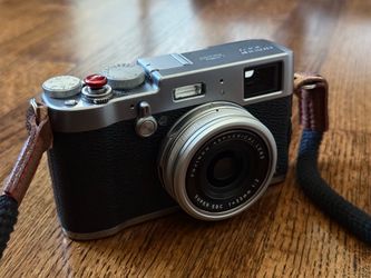 Fujifilm X100T | Great Condition | Low Shutter | Bundle