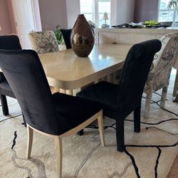 Large Dining Room   Can Seat 12 Easily 