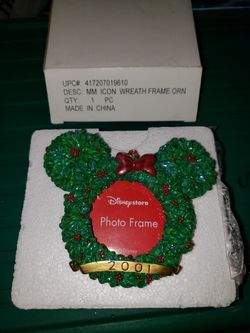 Mickey Christmas Wreath ornament 2001