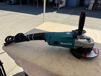 New!! Makita 15 Amp 7 in. Corded Angle Grinder with Grinding wheel, Side handle and Wheel Guard
