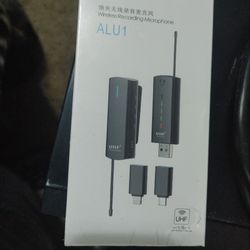Wireless Recording Microphone Kit / iOS & Android Compatible 