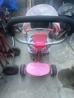 Radio Flyer Deluxe Steer & Stroll Trike
