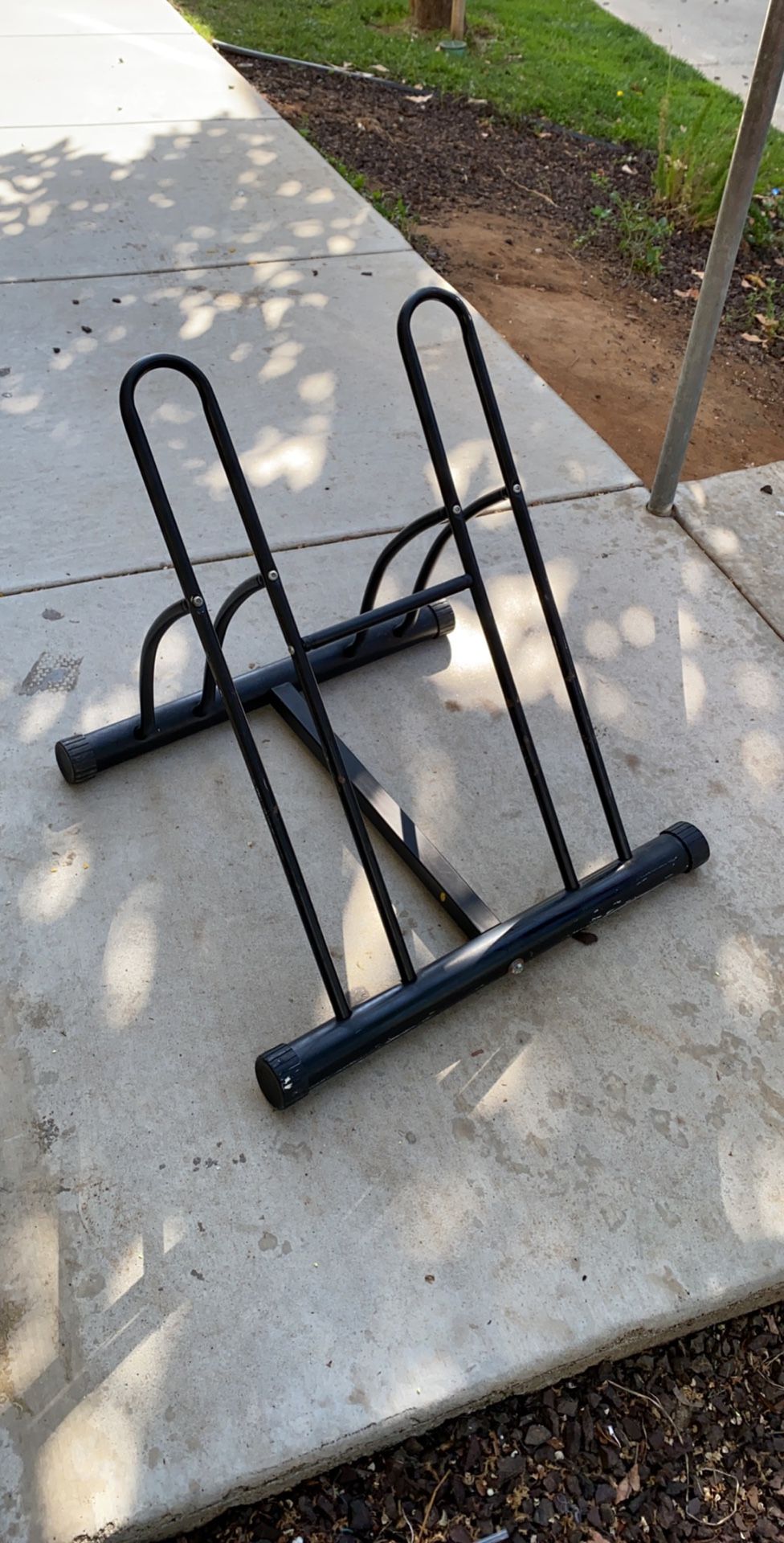 Floor rack for 2 bikes