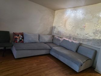 Nice Sectional Couch ( like new )