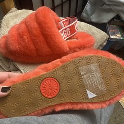 UGG Slippers size 6 -NEW-