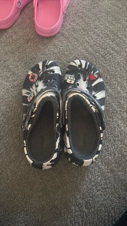 Crocs Classic Clogs Black White Tie-Dye with Jibbitz size 11 women