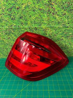 13-16 MERCEDES X166 GL450 RIGHT PASSENGER SIDE OUTER TAILLIGHT OEM