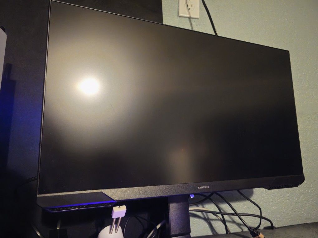 Samsung 24-Inch Odyssey G30D FHD Gaming Monitor 180hz - FreeSync Premium