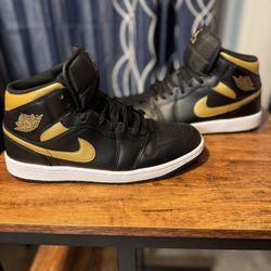 Jordan 1 Mid Metallic Gold