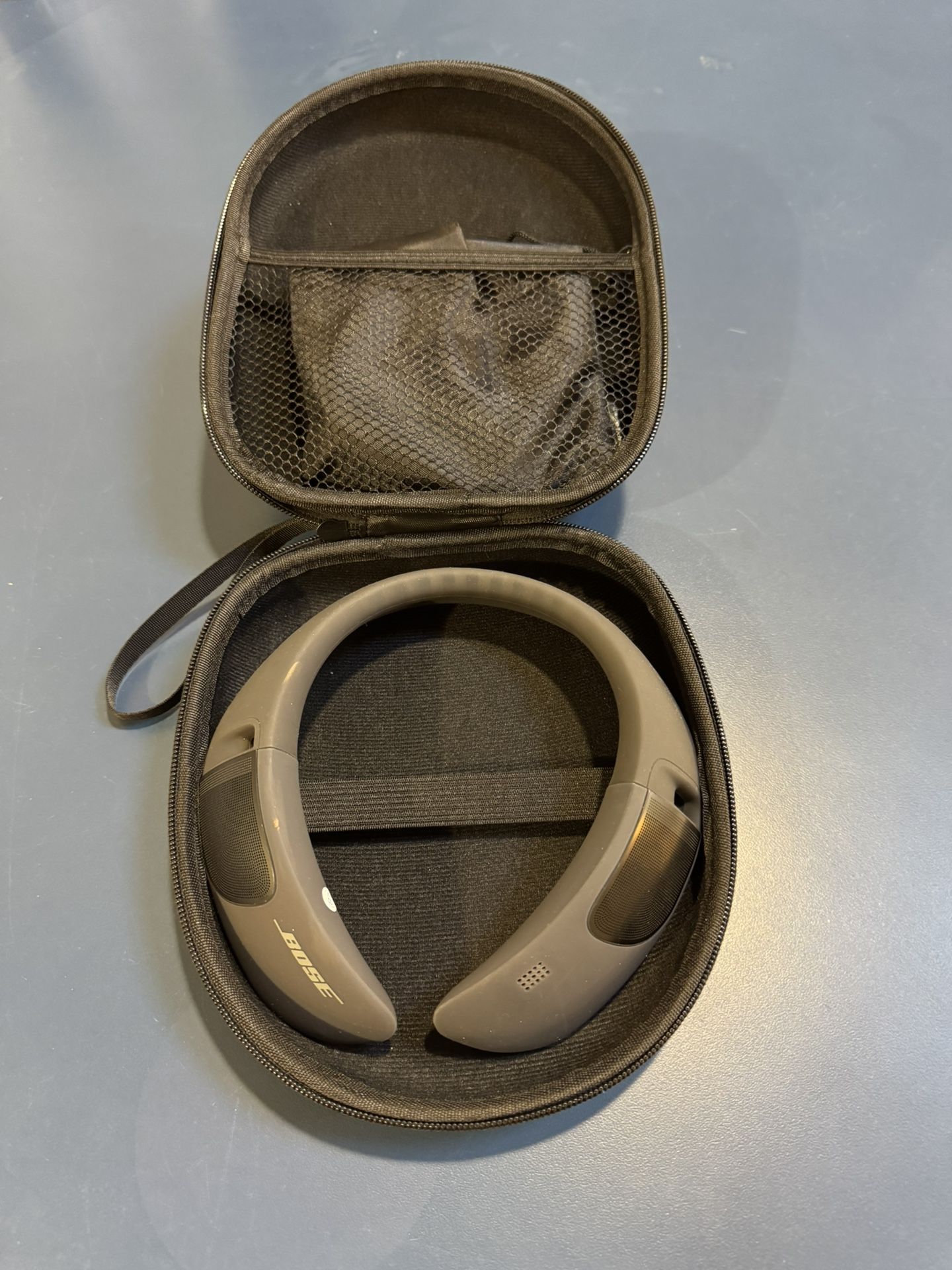 Bose SoundWear Companion Bose SoundWear Companion neck speaker