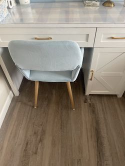 Desk/vanity and chair