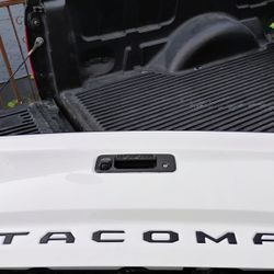 Toyota Tacoma Tailgate In excellent Condition 