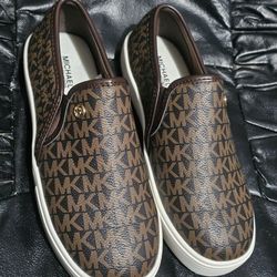 Michael Kors Girls Youth Size 3 Monogram MK Logo Slip On Sneakers! Brown! BRAND NEW! NO BOX!
