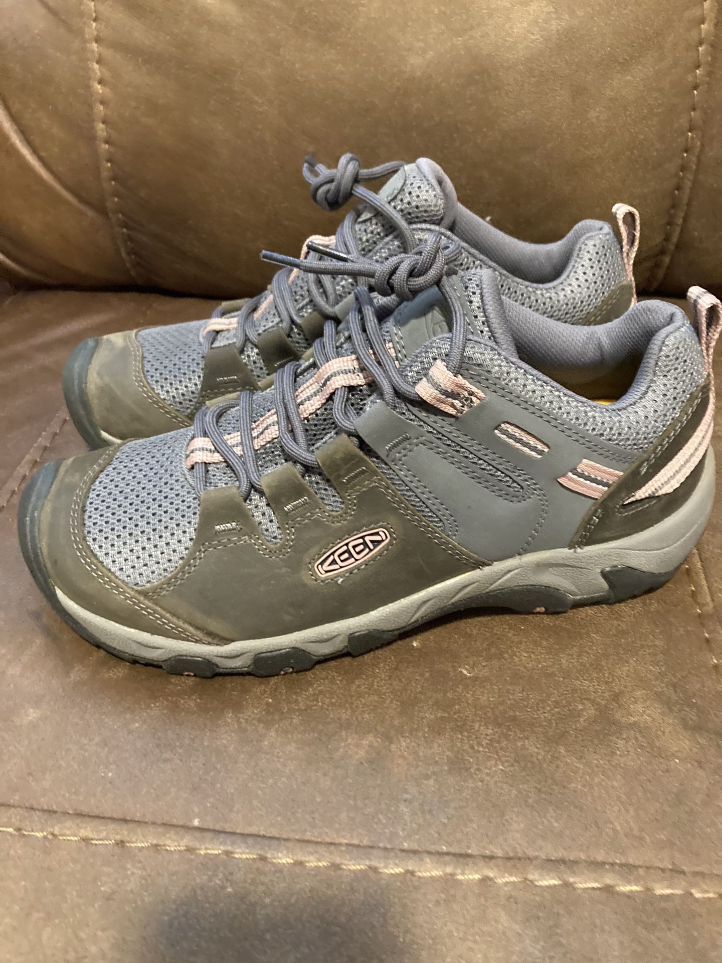 KEEN Women's Steens Vent Low Height Breathable Hiking Shoes  Size 9