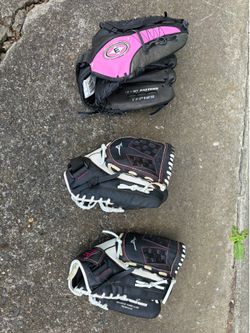Youth softball gloves