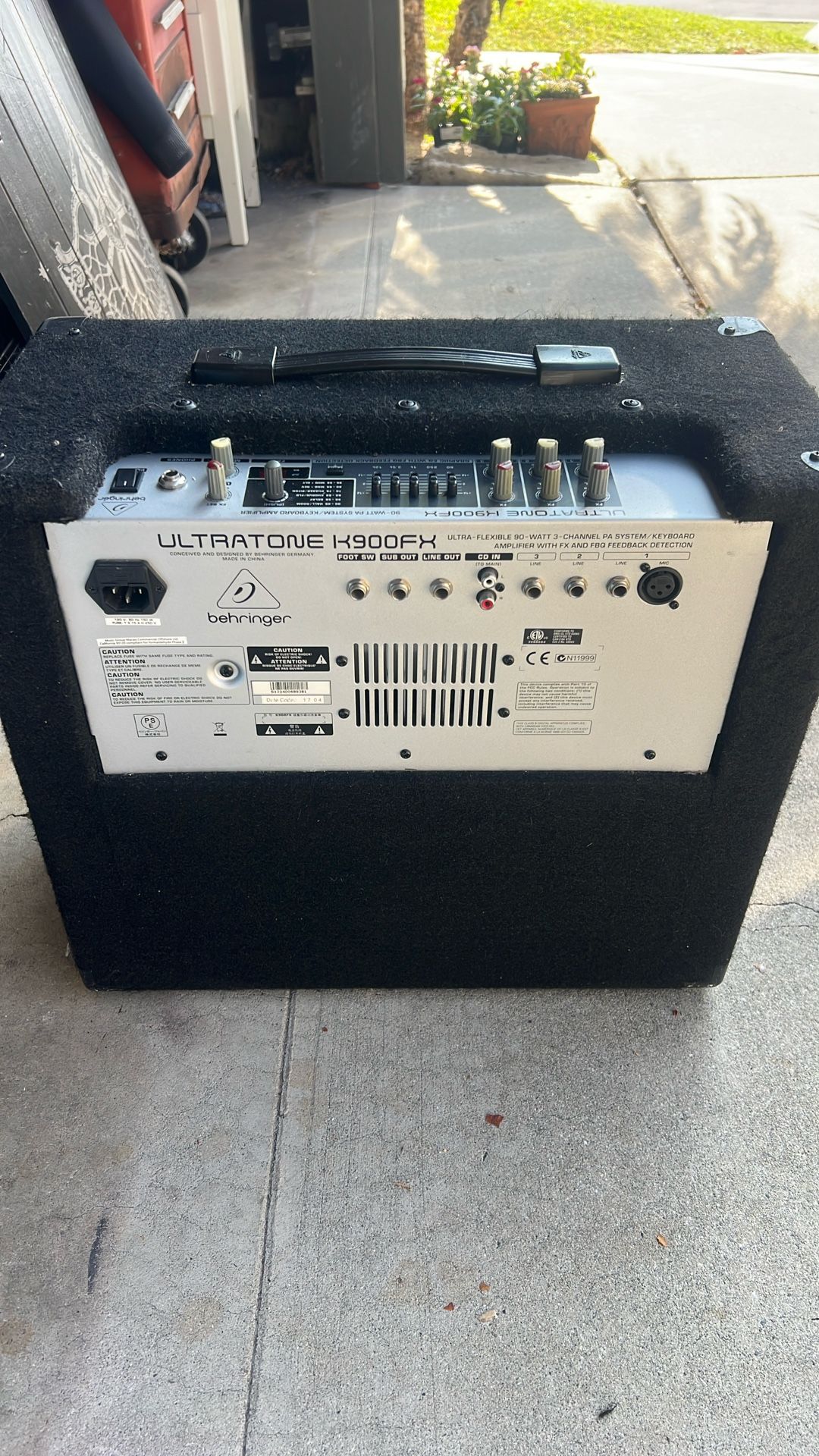 BEHRINGER ULTRATONE K900KX Keyboard Amplifier