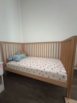 Convertible crib / toddler bed