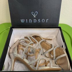 Woman’s Windsor Champagne Heels / Sz 8.5