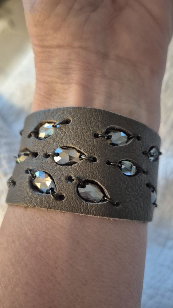 ROBERT PALLAZOLLA CHARCOAL  LEATHER & DIAMOND SHAPED CRYSTALS BRACELET
