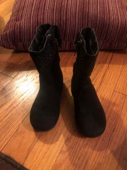 Cute toddler suede boots size 9c