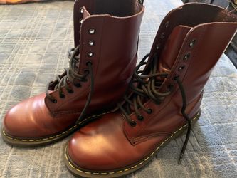 Dr. Martens 9 Hole Size 38