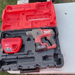 Milwaukee. Hamer Drill M12