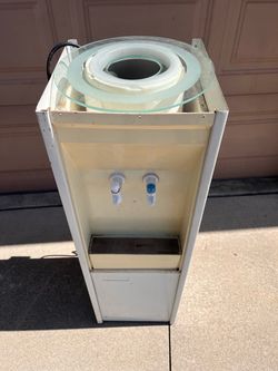 Cold water dispenser