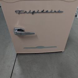 Pre-owned Pink Mini Fridge