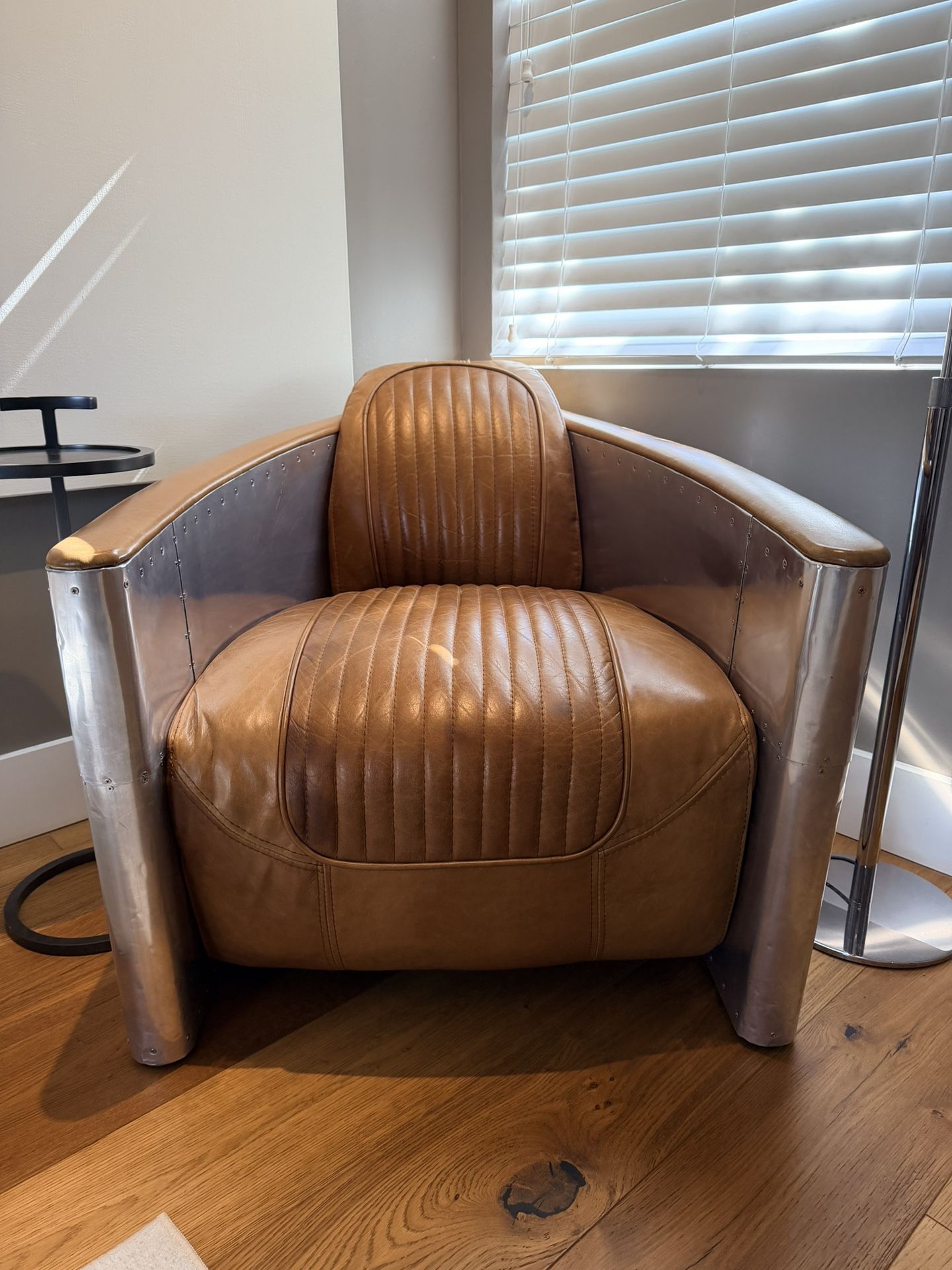 RH - AVIATOR LEATHER CHAIR