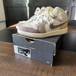 Jordan 1 Mid SE Craft Sz 13.5c Youth 