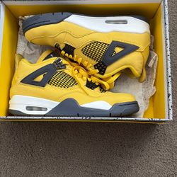 Jordan Retro 4 Yellow