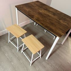 Table With 4 Stools