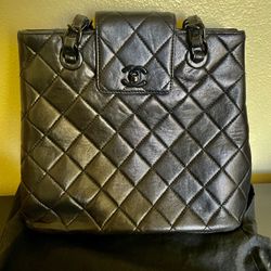 Authentic Chanel shoulder bag 