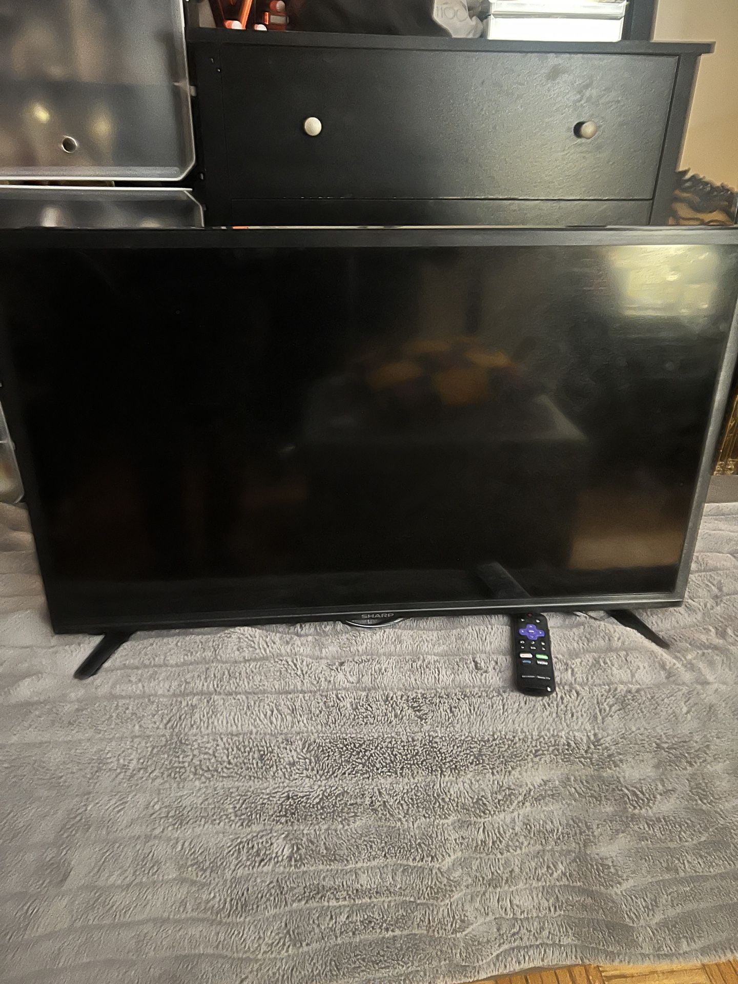 32 Inch SHARP ROKU SMART TV