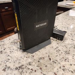 NETGEAR Nighthawk Modem Router Combo C7000-Compatible with Cable Providers Including Xfinity by Comcast, Spectrum, Cox,Plans Up to 600Mbps | AC1900